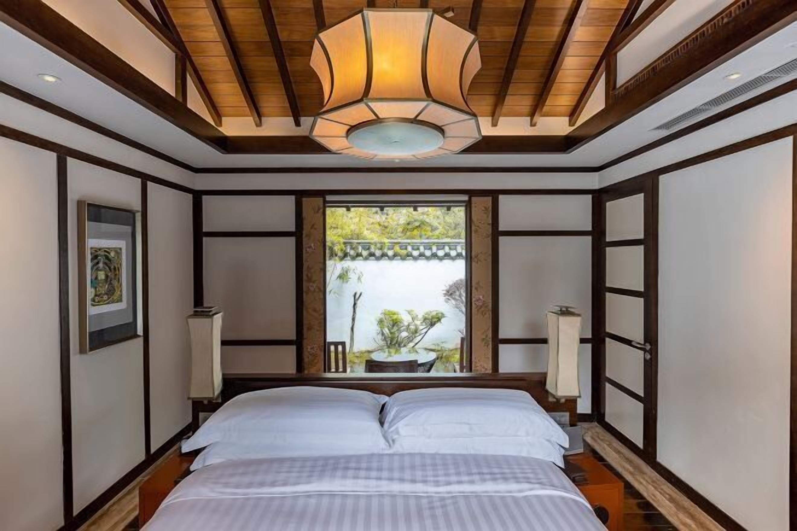 Premium bedding, down comforters, minibar, in-room safe