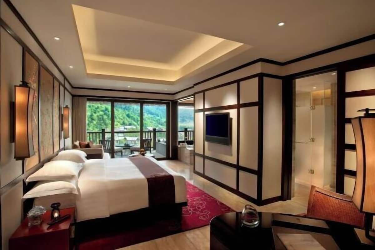 Premium bedding, down duvets, minibar, in-room safe
