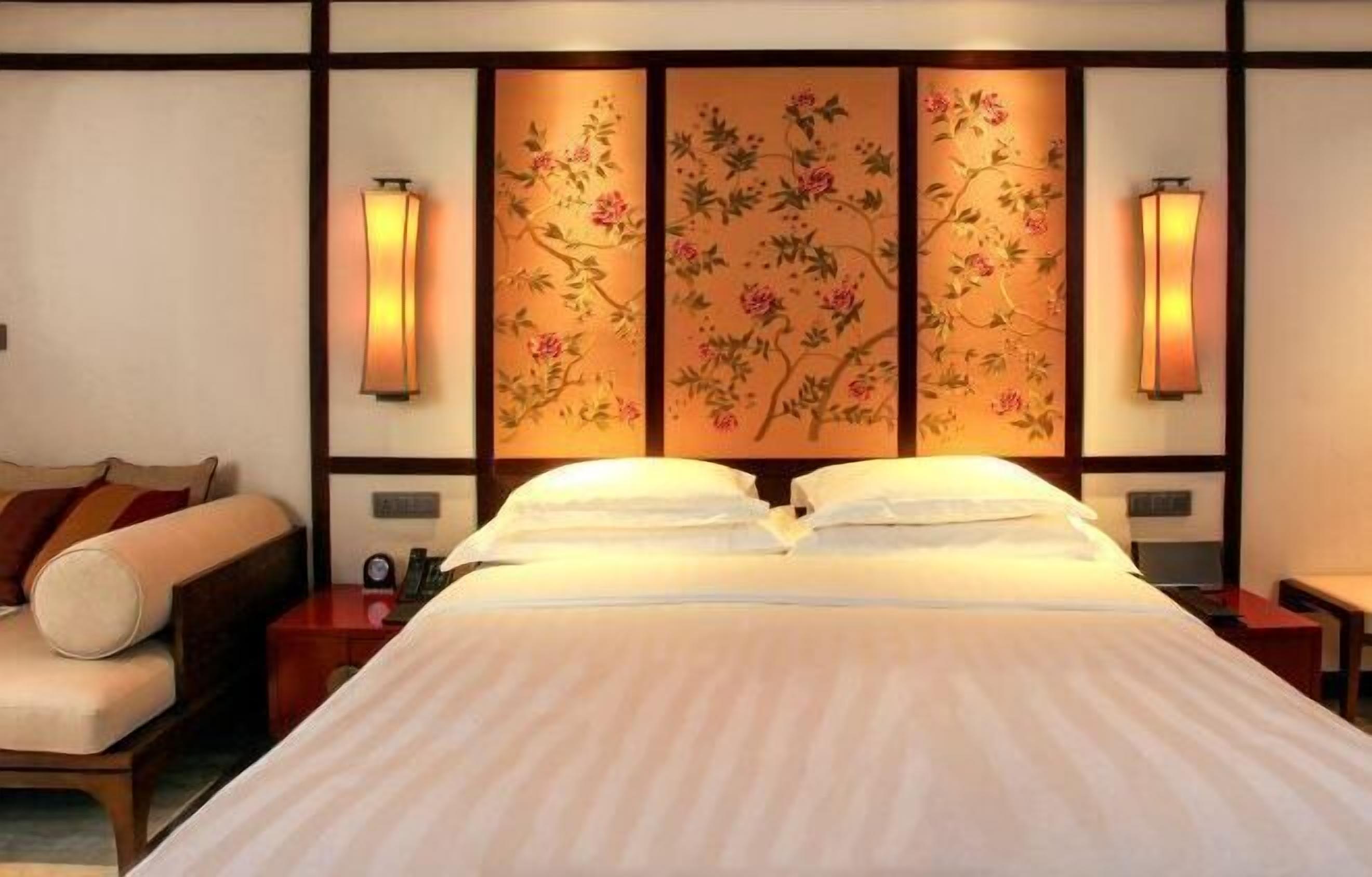 Premium bedding, down comforters, minibar, in-room safe