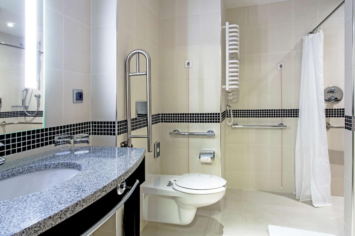 shower, free toiletries, towels