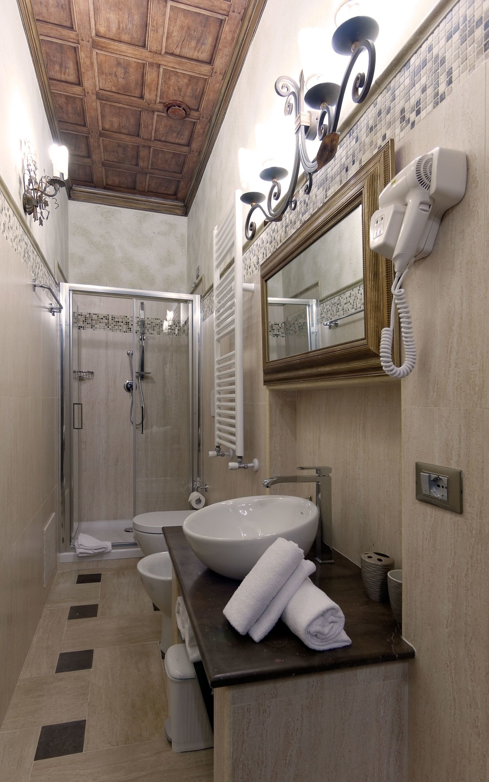 triple room (extra bed) | bathroom | shower, free toiletries, hair dryer, towels