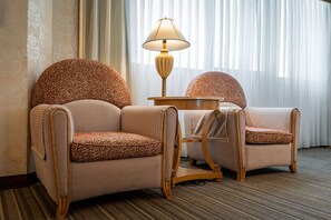 Premium bedding, in-room safe, desk, blackout curtains - Waikoloa Hotel (Taipei)