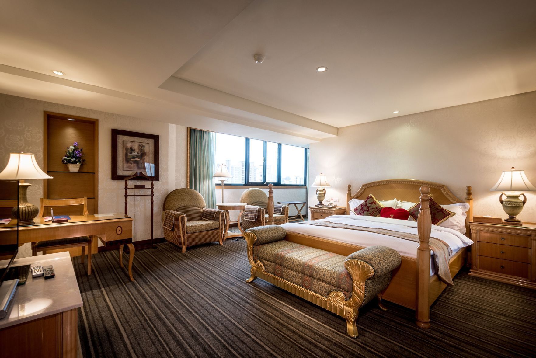 Premium bedding, in-room safe, desk, blackout curtains
