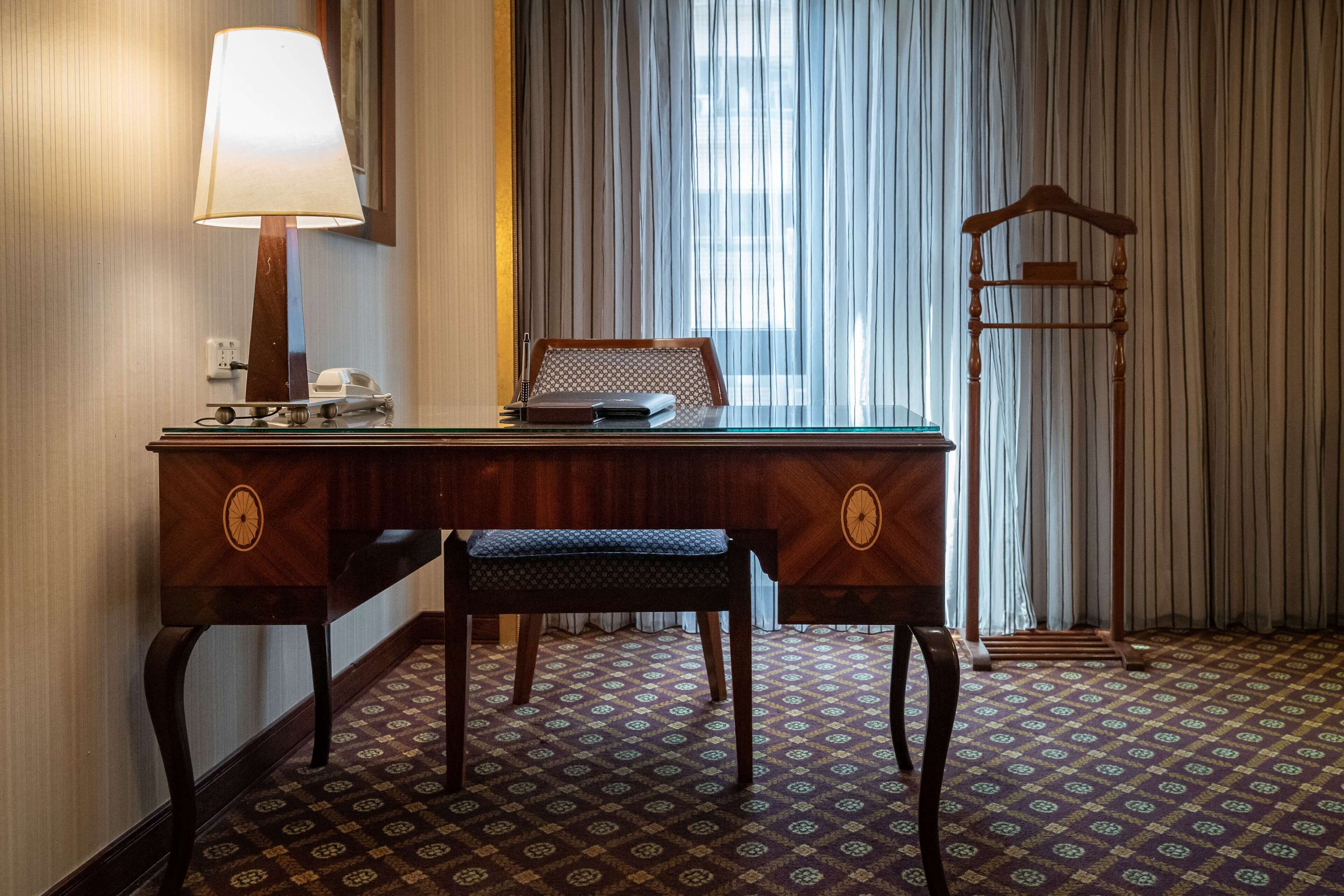 deluxe room, 1 queen bed | premium bedding, minibar, in-room safe, desk