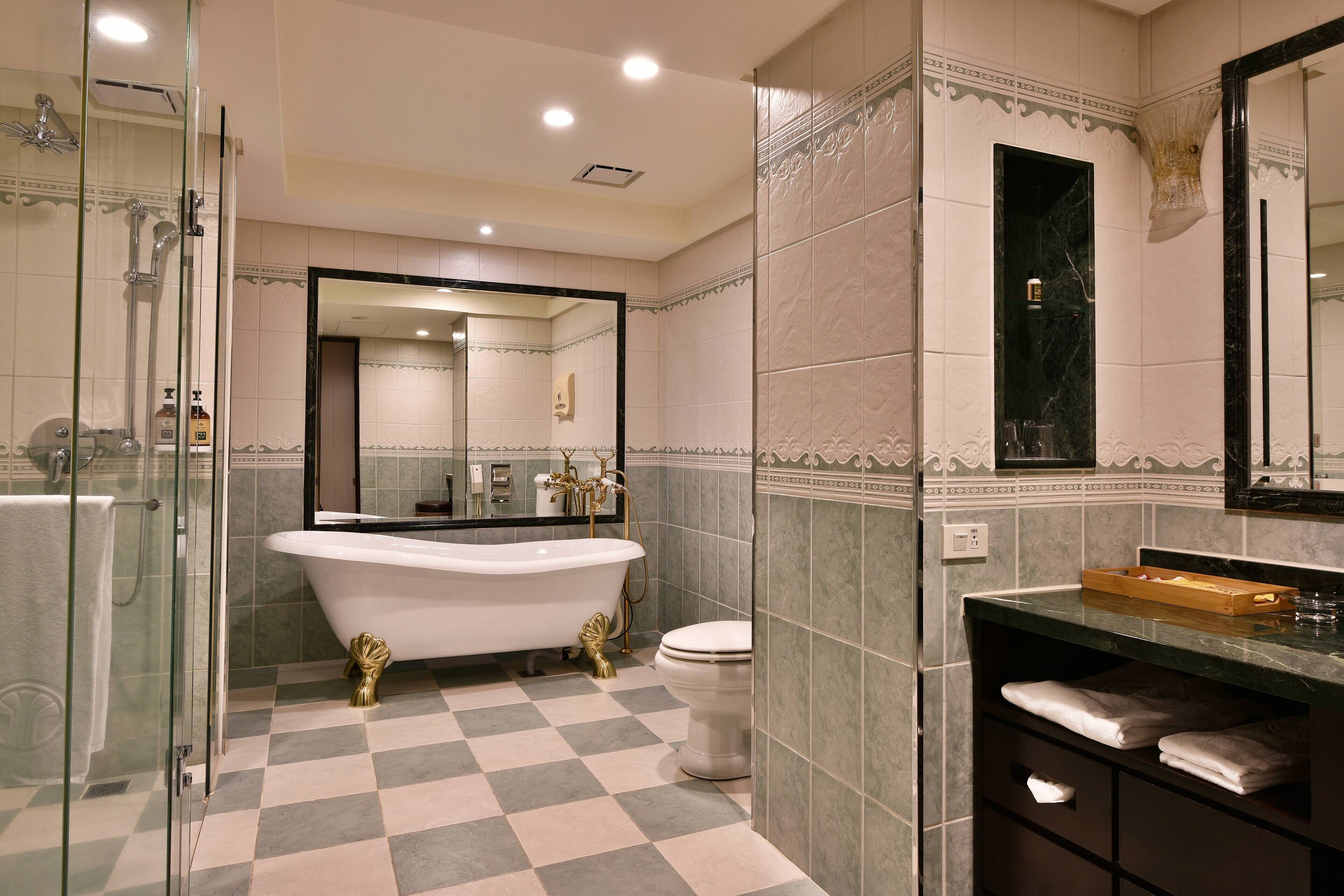 deluxe room, 1 queen bed | bathroom | separate bathtub and shower, deep-soaking bathtub, hair dryer, slippers