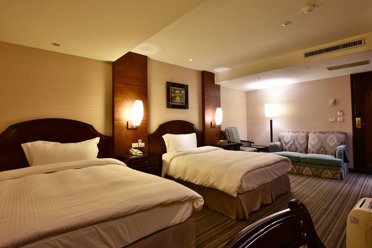 Premium bedding, in-room safe, desk, blackout curtains