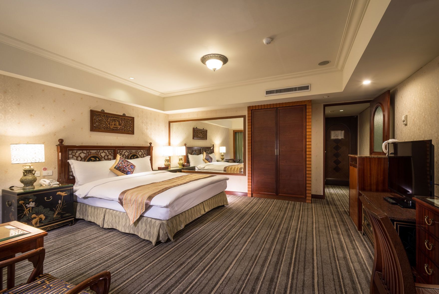 Premium bedding, in-room safe, desk, blackout curtains