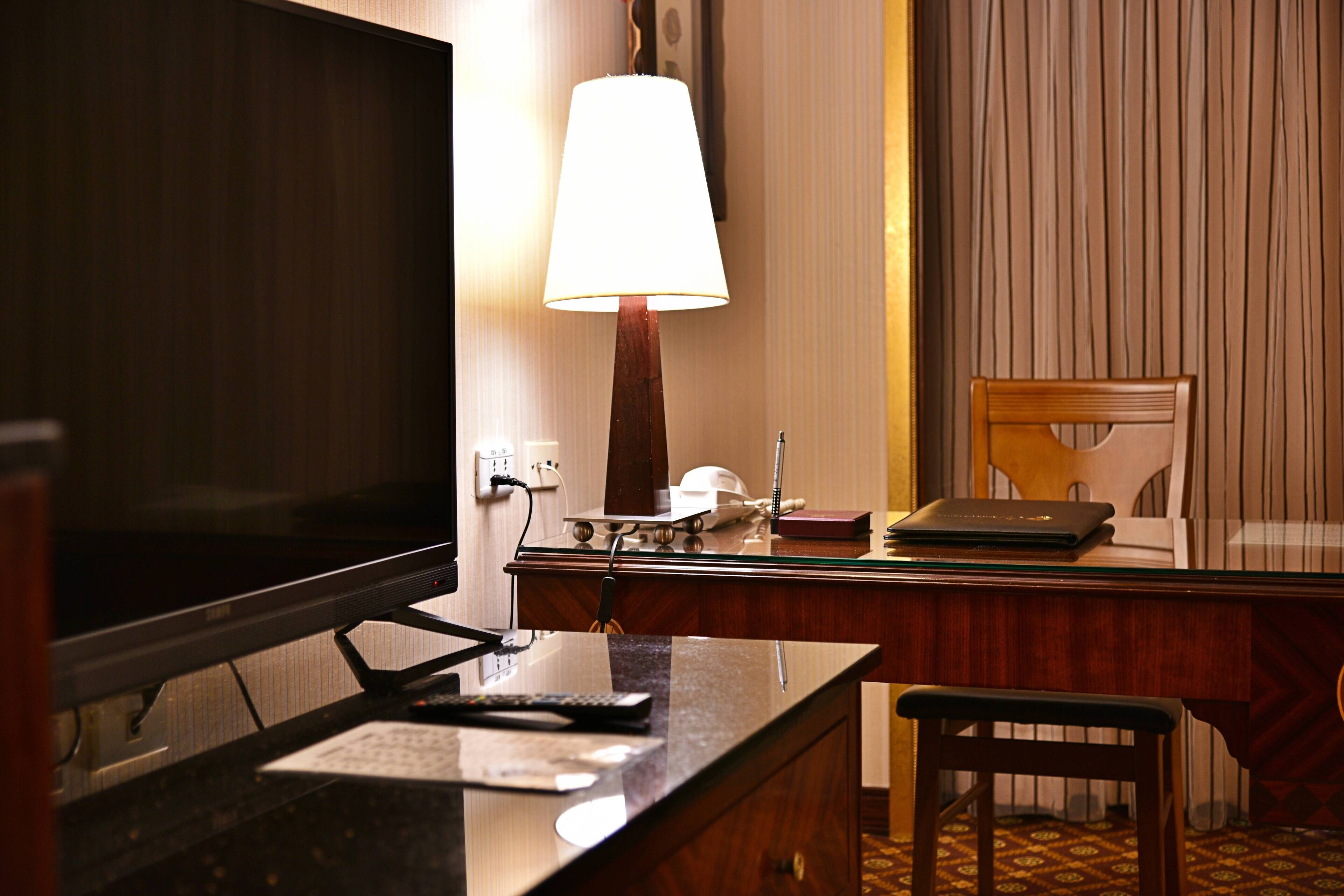 deluxe room, 1 queen bed | premium bedding, minibar, in-room safe, desk