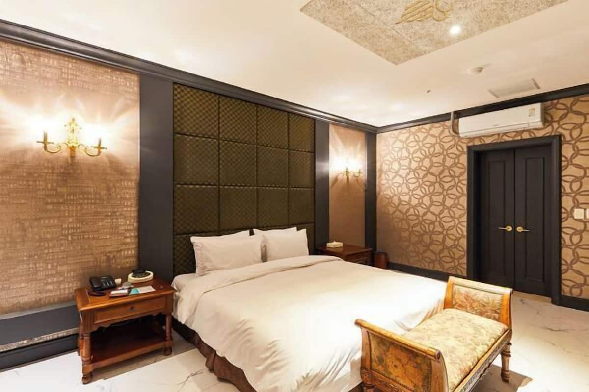 1 bedroom, premium bedding, down duvets, in-room safe