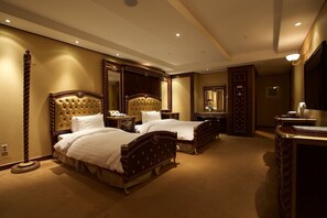 Deluxe Twin Room | Premium bedding, down comforters, in-room safe, individually decorated - Koryo Hotel (Bucheon)