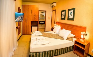 迷你吧、客房内保险箱、遮光窗帘、免费 WiFi