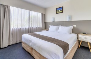 2 bedrooms, blackout drapes, iron/ironing board, bed sheets - Aloha Apartments (Norfolk Island)
