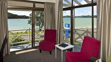 Deluxe Waterfront Suite Ocean | Living area | 32-inch flat-screen TV with satellite channels, TV