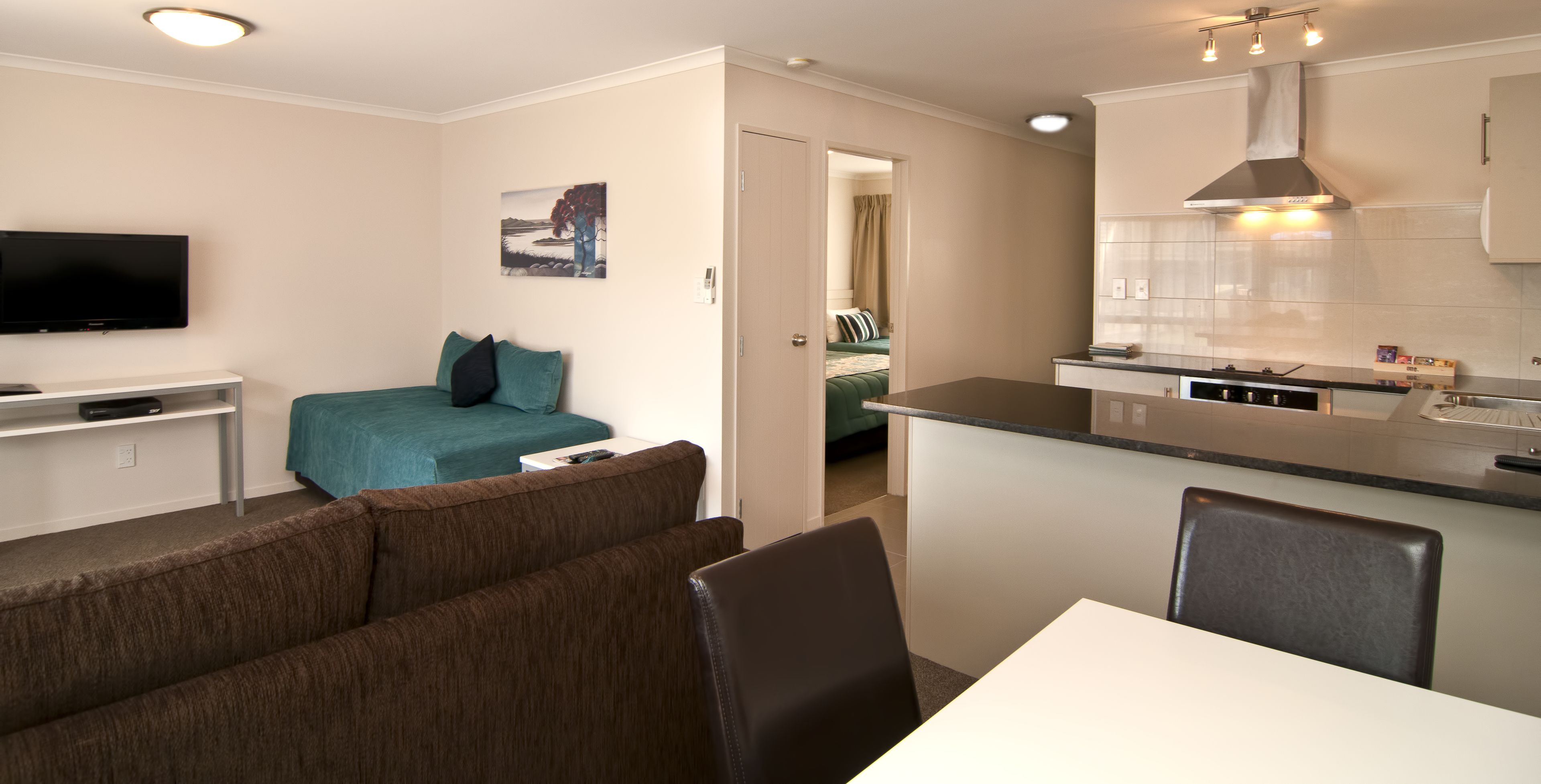 Lower Seaview Suite | Living room