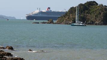 Yksityinen ranta lähistöllä, rantapyyhkeitä