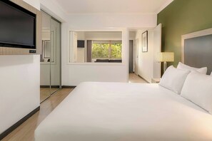 In-room safe, desk, soundproofing, iron/ironing board - Courtyard By Marriott Darwin (Darwin)