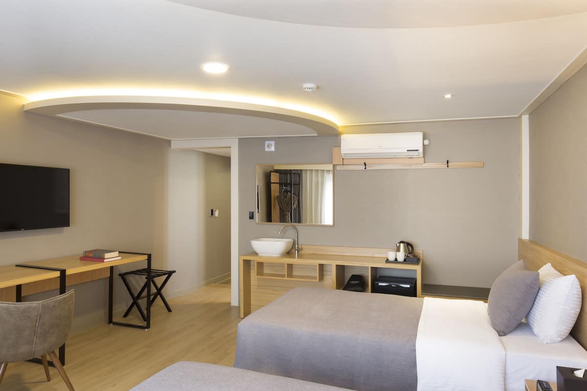 In-room safe, individually furnished, laptop workspace