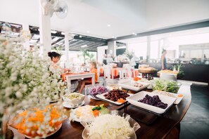 Desayuno continental (THB 300 por persona)