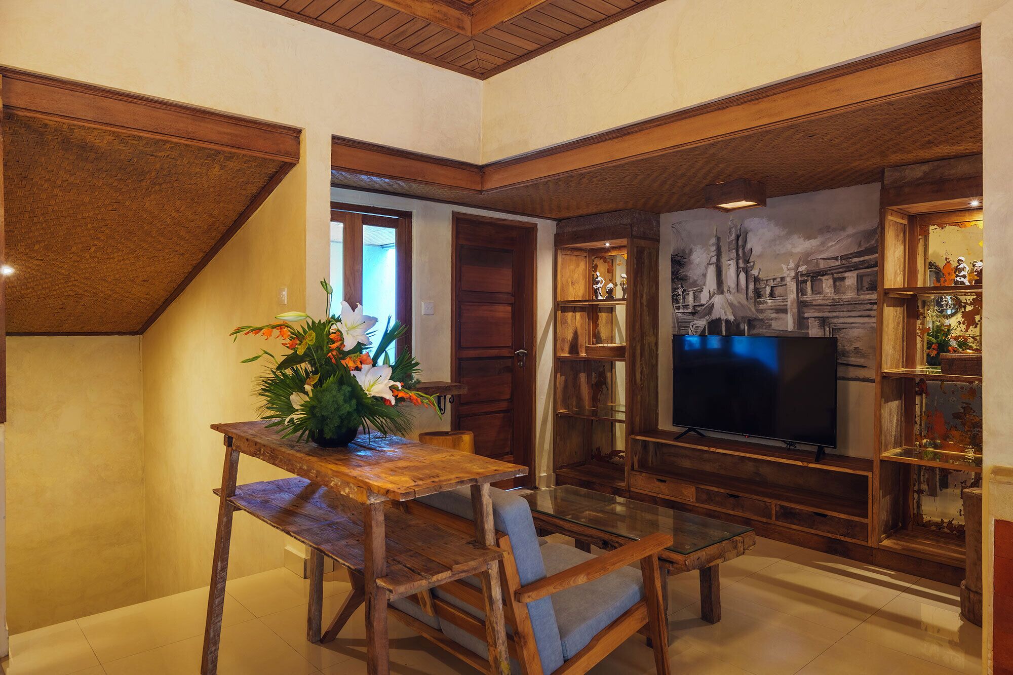 classic suite, 2 bedrooms | living area | 32-inch lcd tv with satellite channels, tv