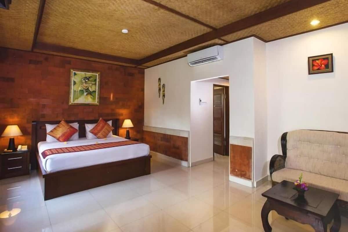 Minibar, in-room safe, desk, blackout curtains