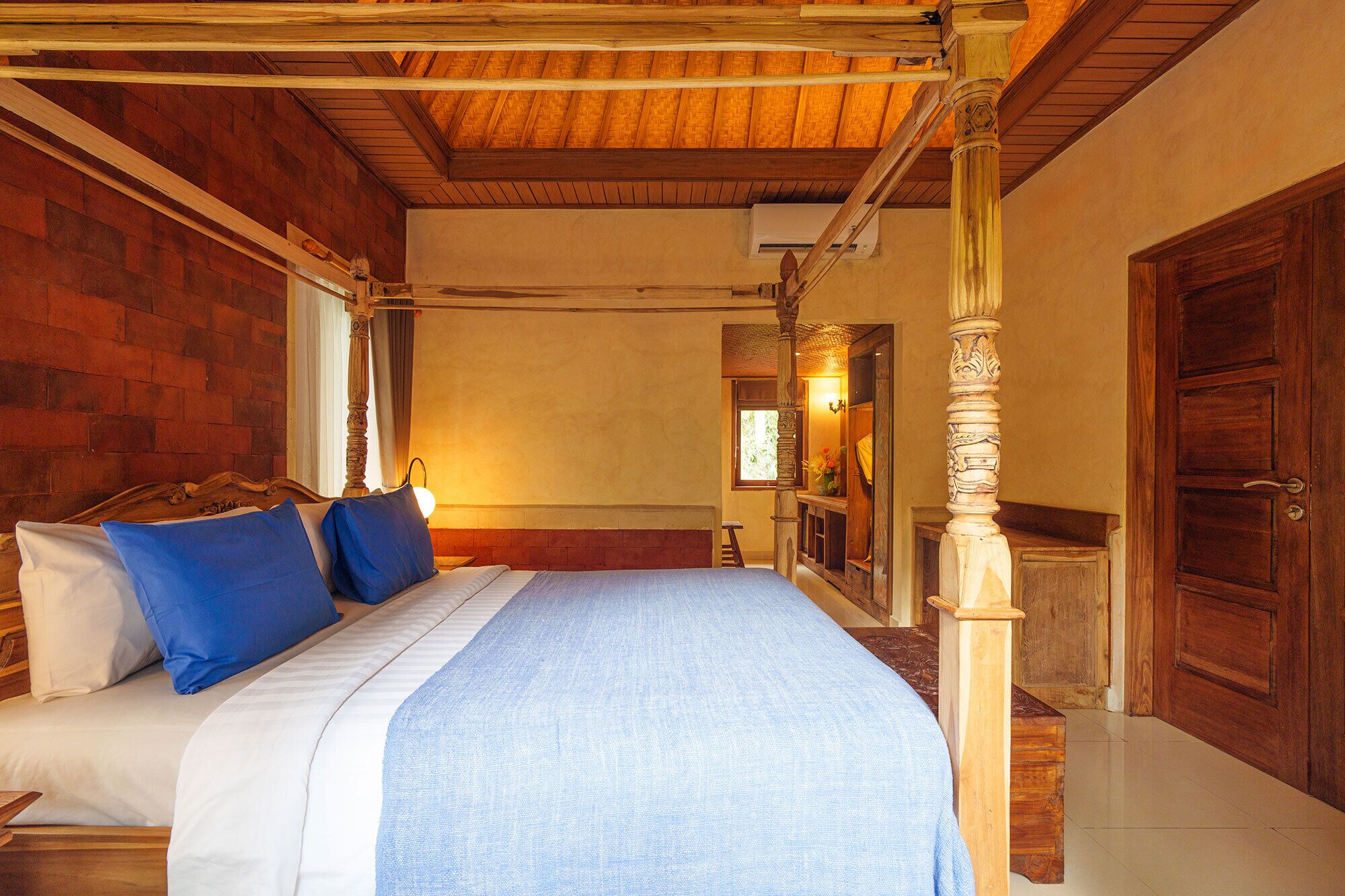 classic suite, 2 bedrooms | minibar, in-room safe, desk, blackout curtains