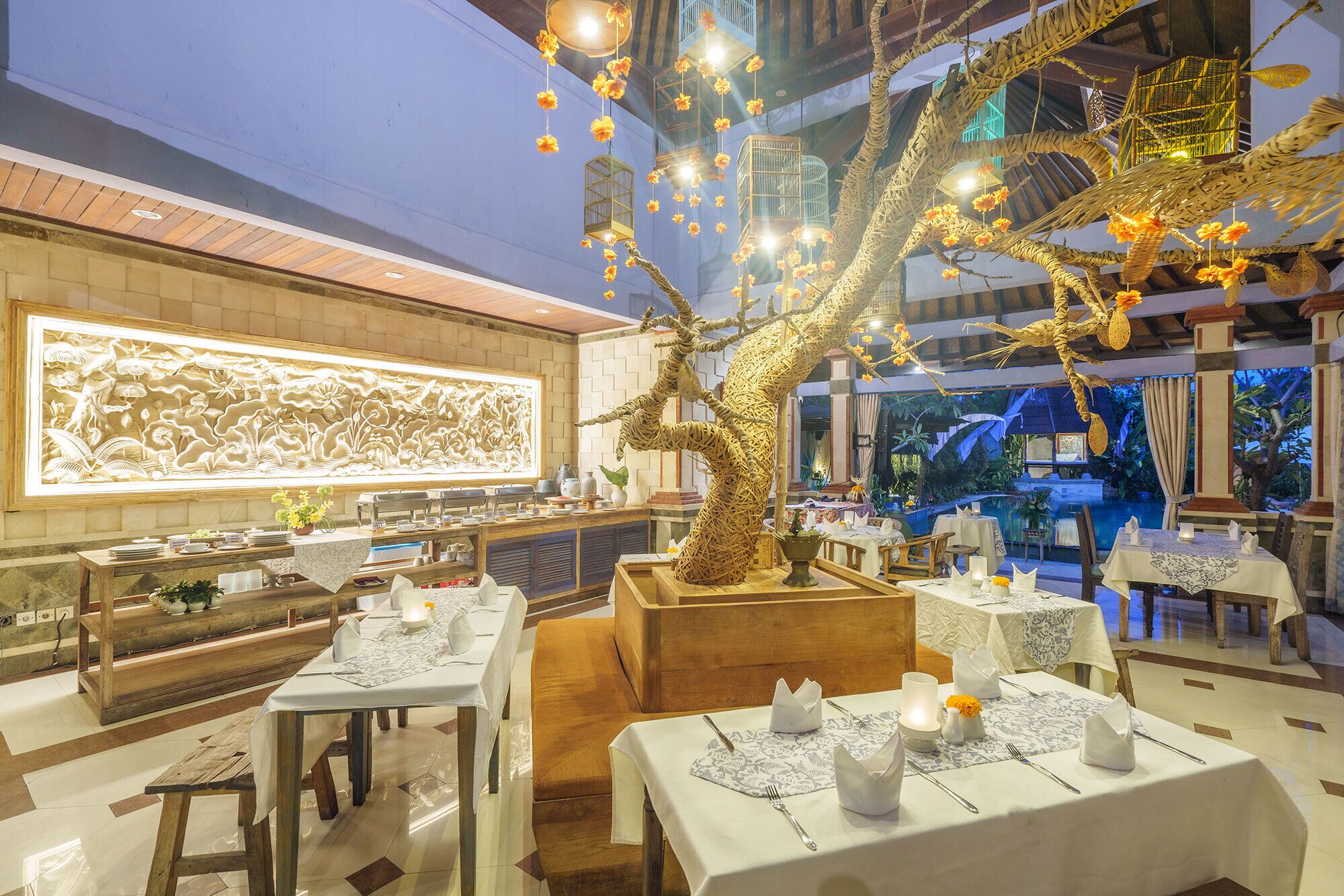 breakfast, lunch, dinner served; international cuisine