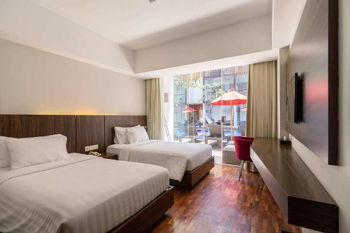 Minibar, in-room safe, desk, iron/ironing board