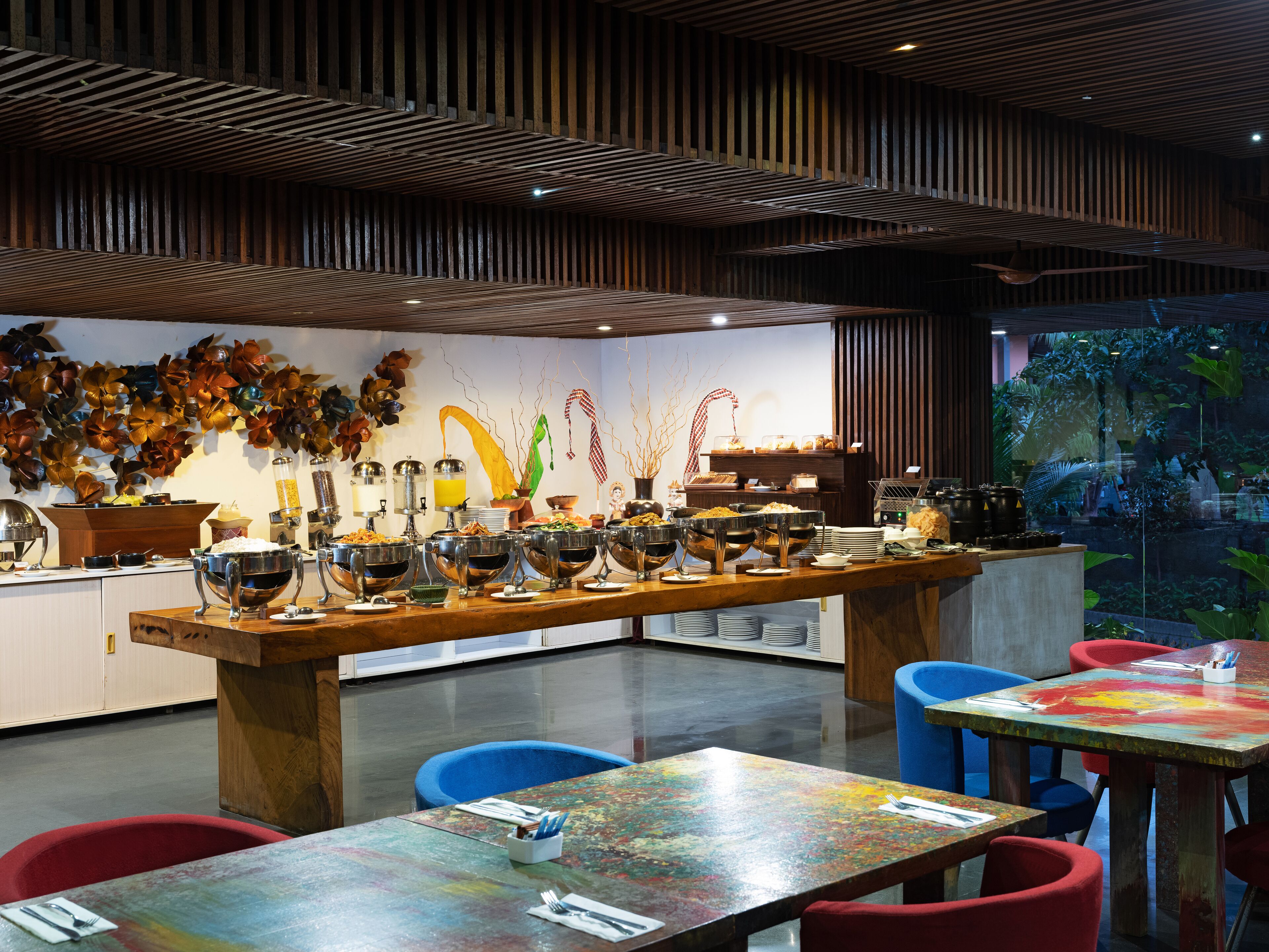 daily buffet breakfast for a fee