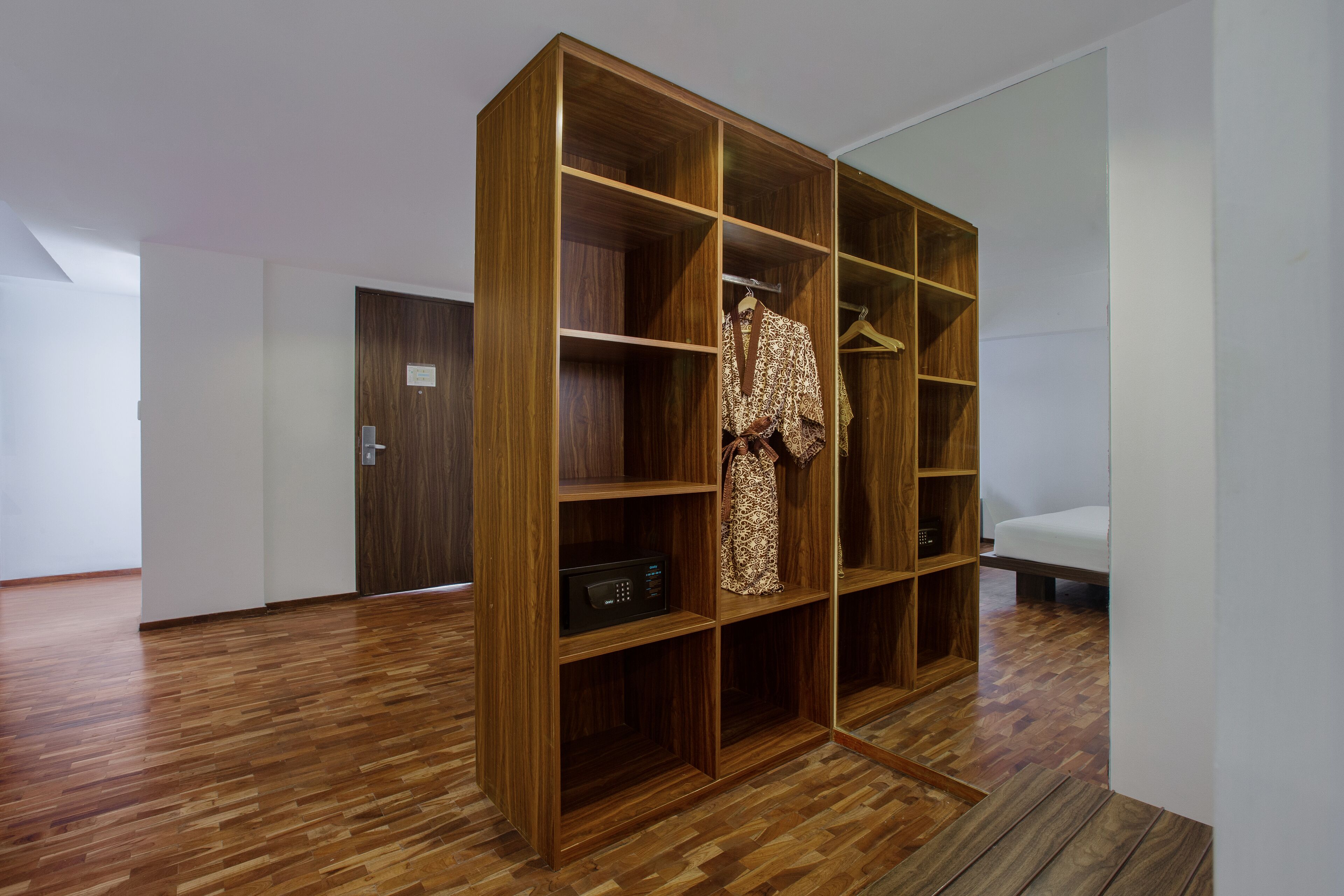 royal suite, 2 bedrooms | wardrobe
