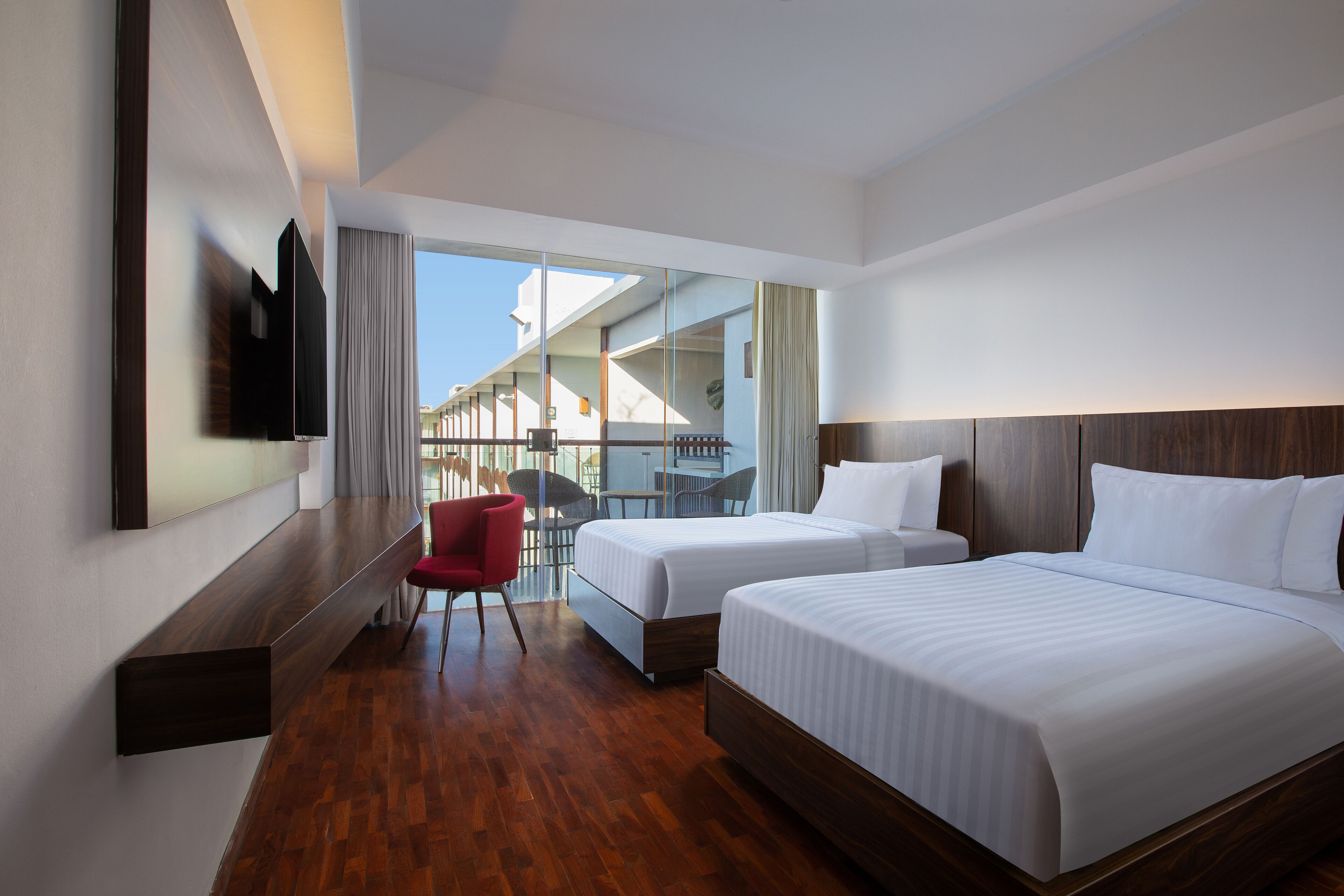 deluxe room | minibar, in-room safe, desk, iron/ironing board