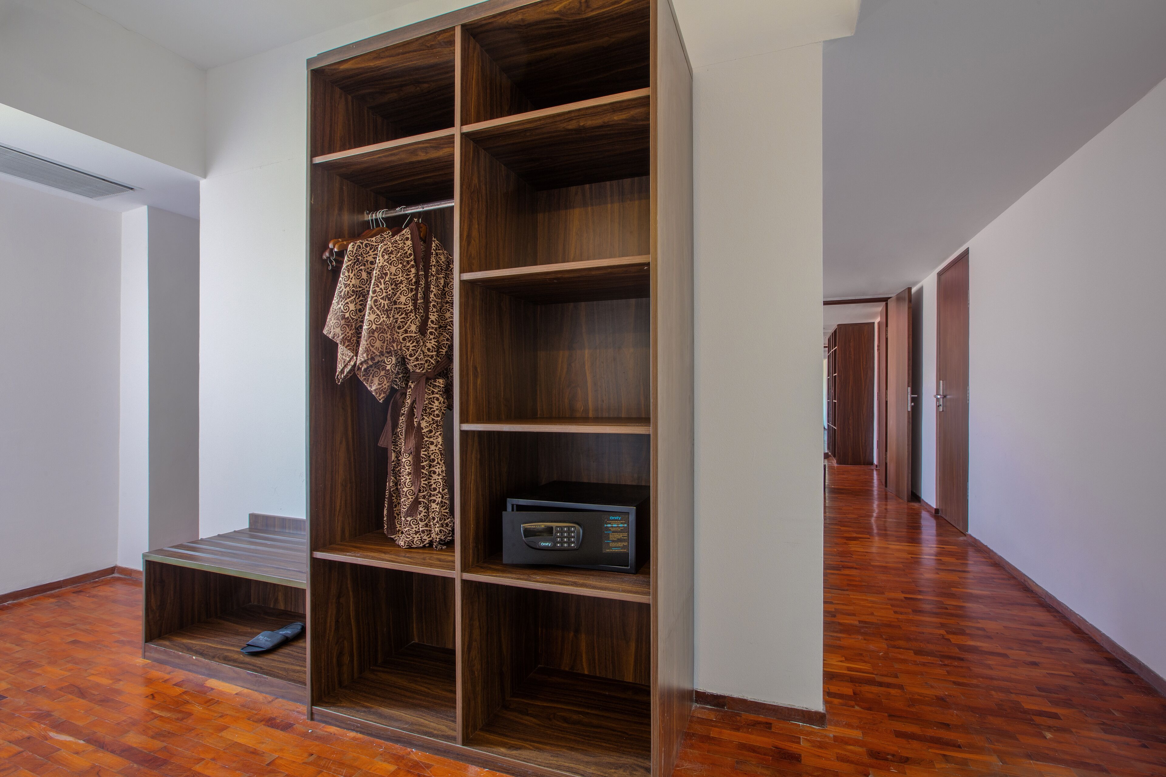 family suite, 2 bedrooms | wardrobe