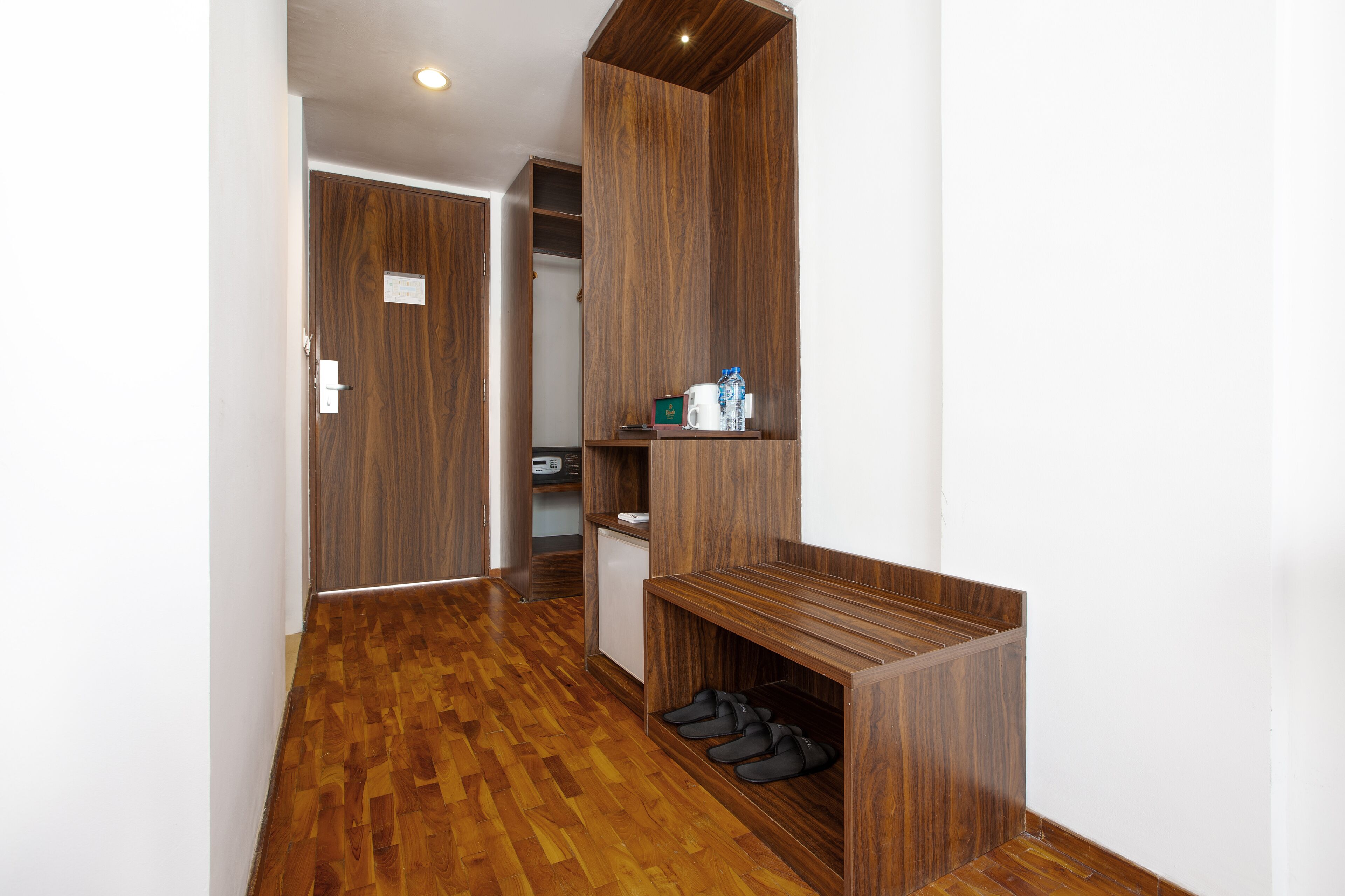 superior room | wardrobe