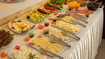 Free daily buffet breakfast