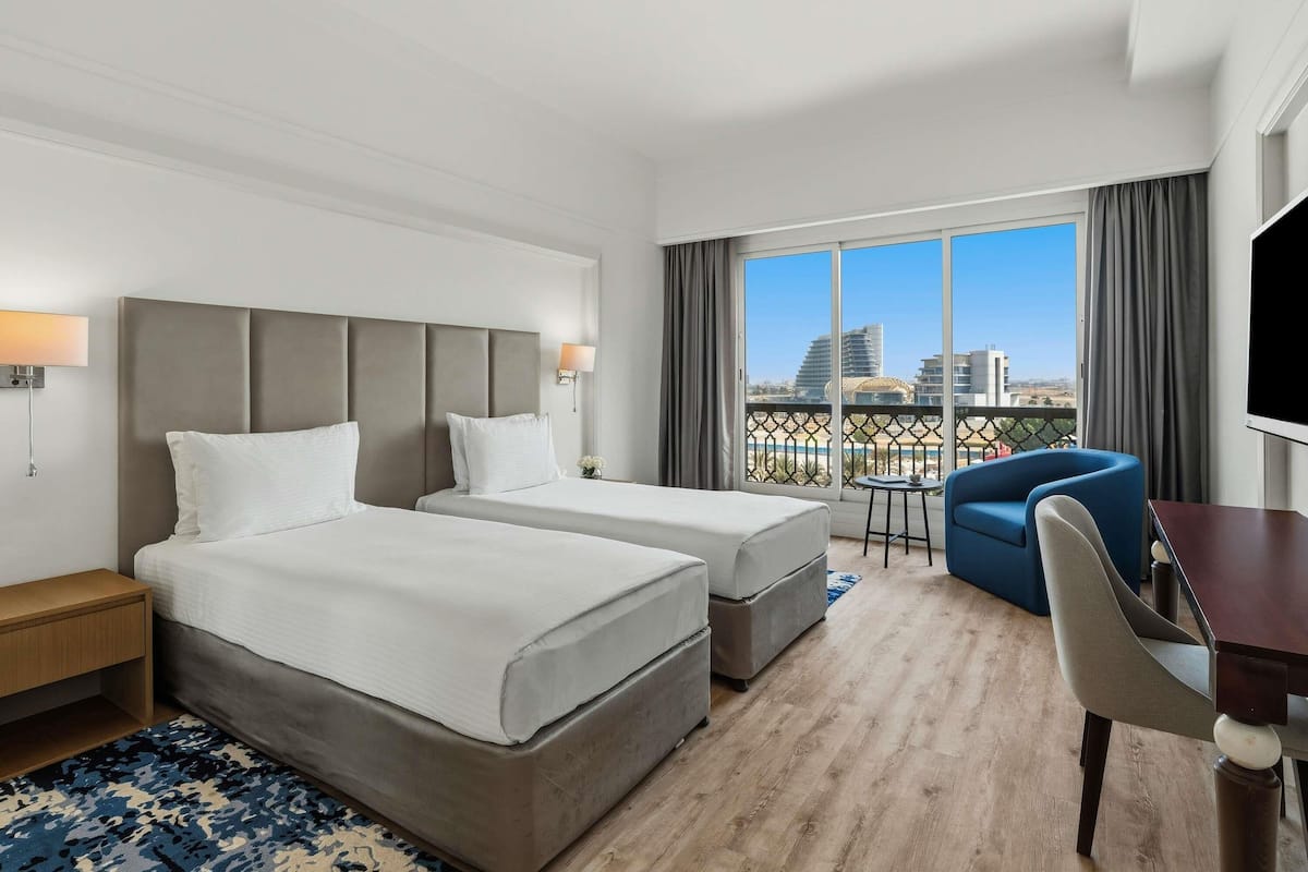 Free minibar, in-room safe, desk, free WiFi