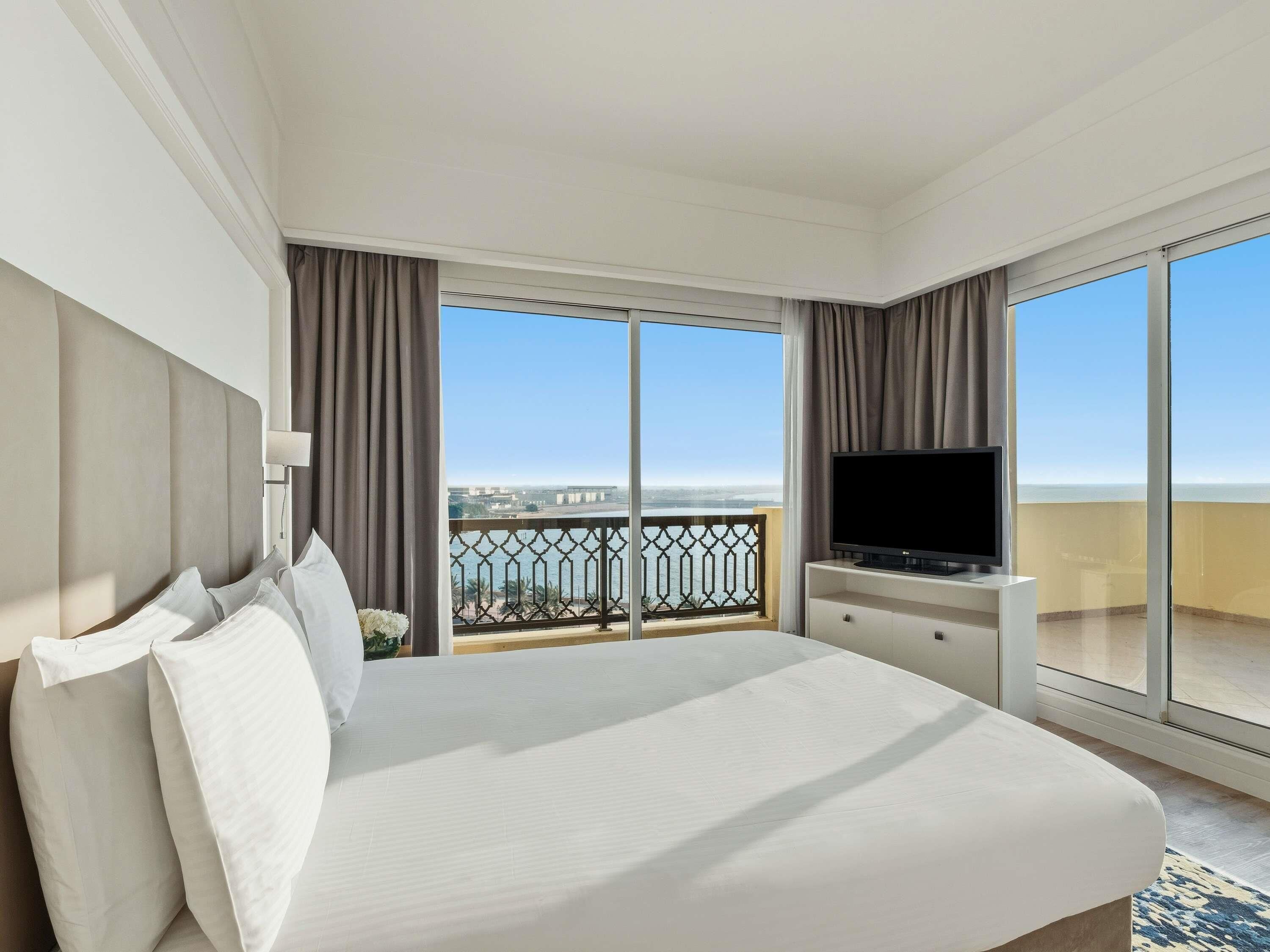 3 Bedroom King Suite | Minibar (inkludert), safe på rommet, skrivebord og wi-fi (inkludert)