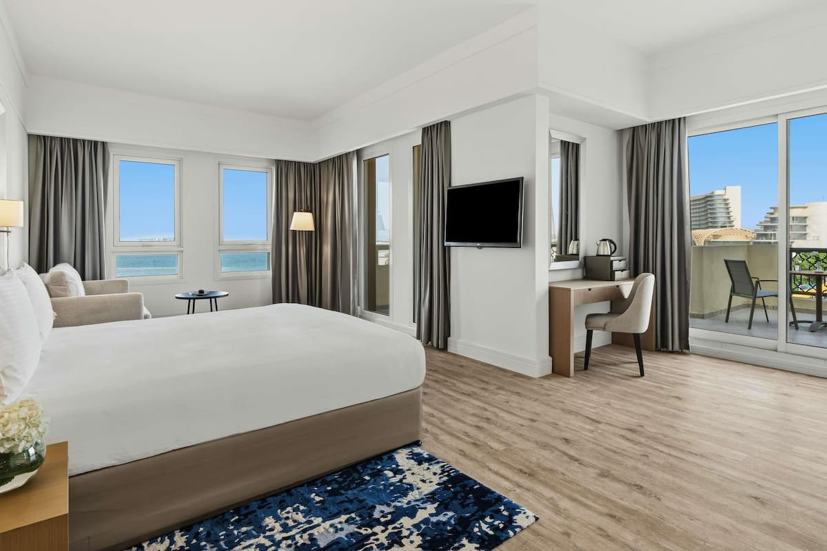 Kostenlose Minibar, Zimmersafe, Schreibtisch, kostenloses WLAN