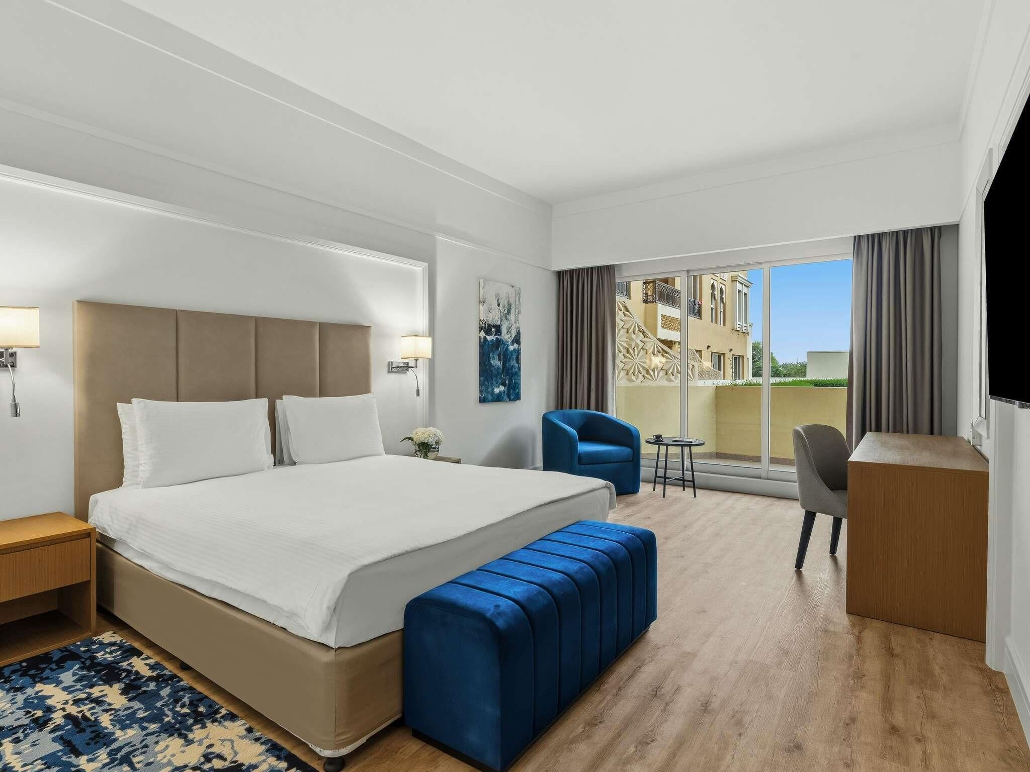 Junior Suite, 2 Bedrooms | Free minibar, in-room safe, desk, free WiFi