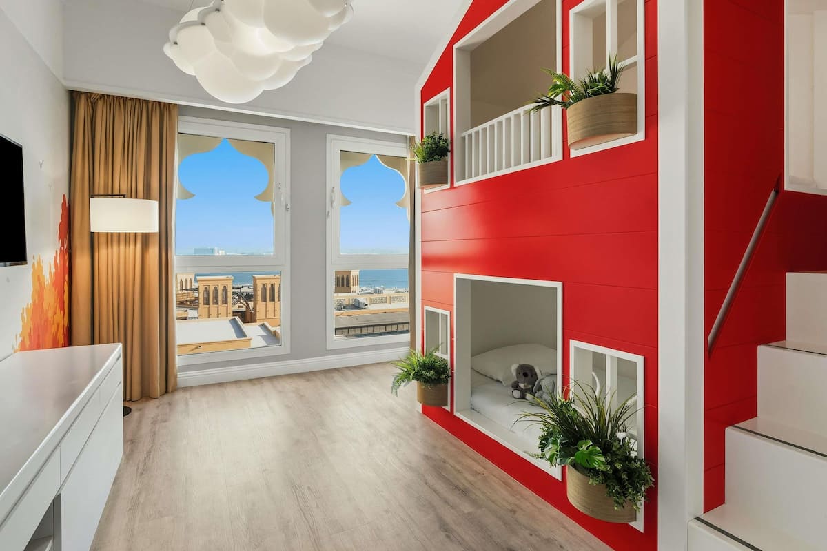 Suite familiar (Kids Escape) | Artículos del minibar gratis y caja de seguridad en la habitación