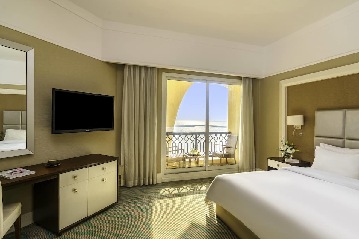 Deluxe Room, 1 King Bed, Sea View | Free minibar, in-room safe, desk, free WiFi