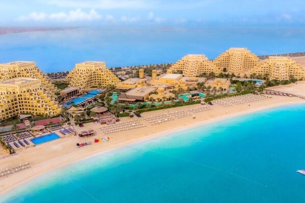 A coastal hotel with multiple buildings, a beach, and a swimming pool. - Rixos Bab Al Bahr - All inclusive (Ras Al Khaimah)