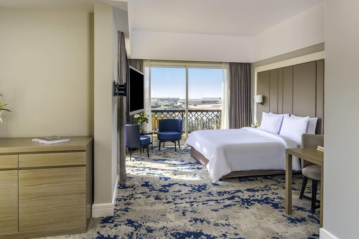 Artículos del minibar gratis y caja de seguridad en la habitación