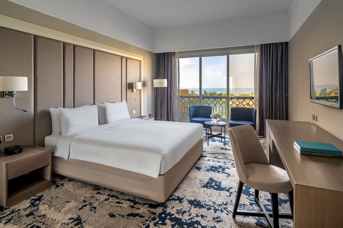 Premium Room, 1 King Bed, Garden View | Free minibar, in-room safe, desk, free WiFi
