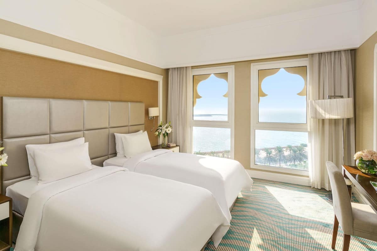 Articles gratuits dans le mini-bar, coffres-forts dans les chambres