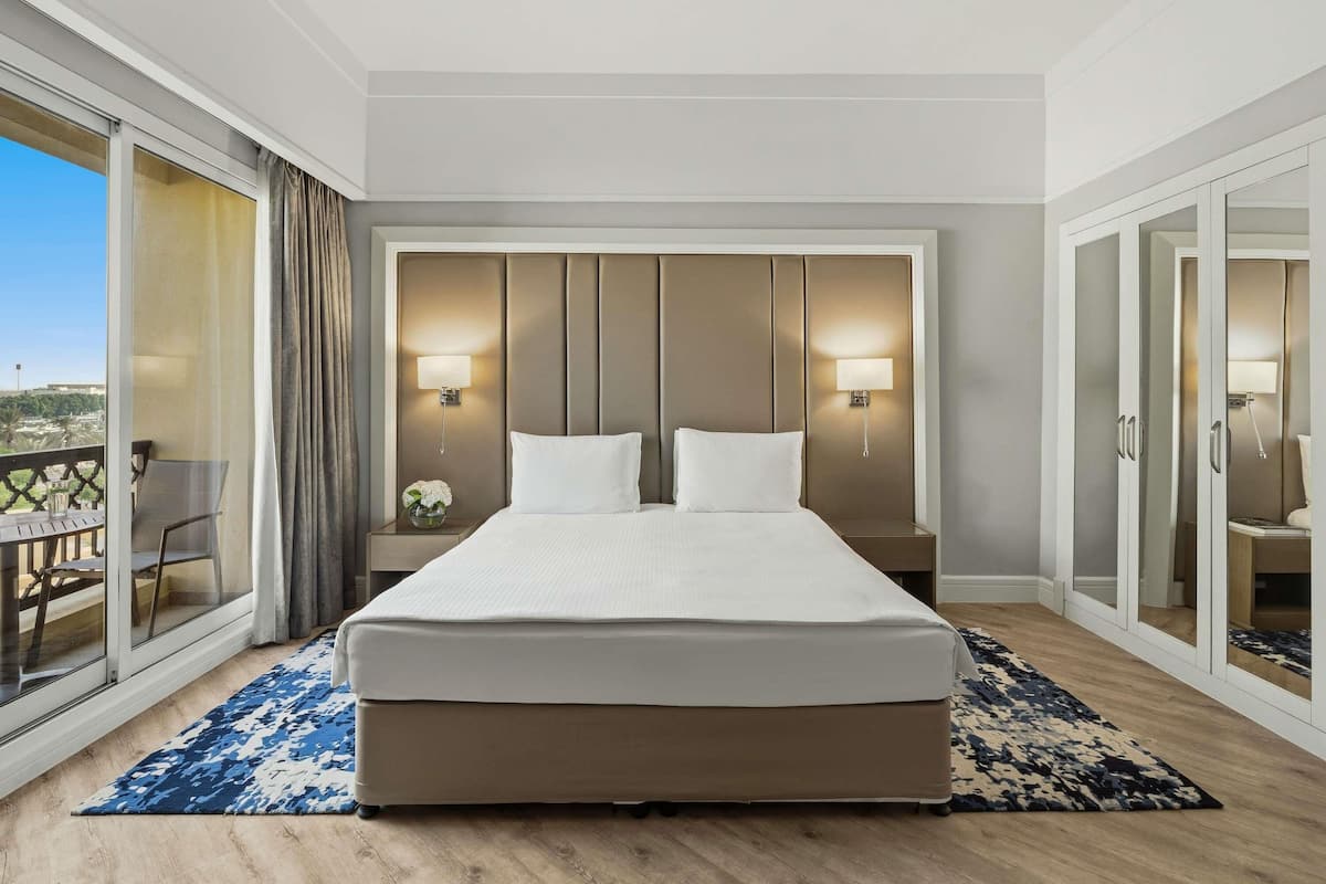 Artículos del minibar gratis y caja de seguridad en la habitación