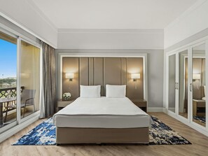 Free minibar, in-room safe, desk, free WiFi