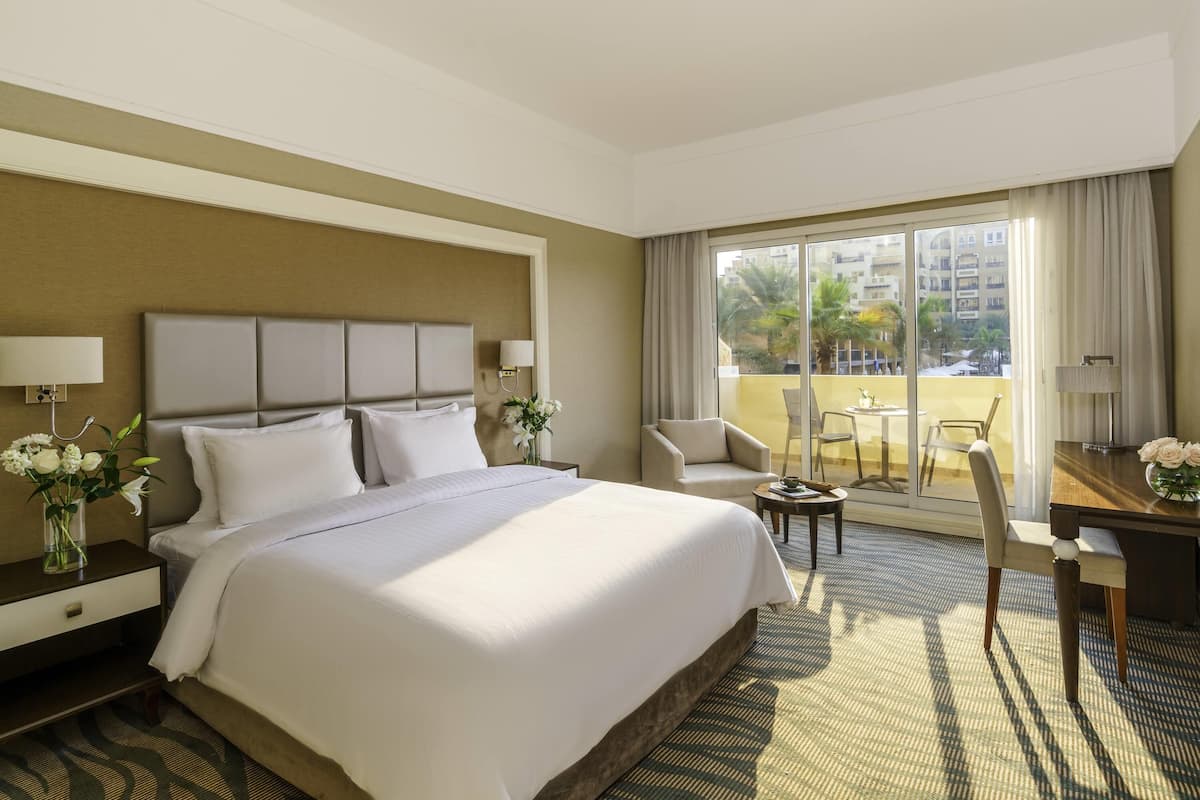 Suite familiar, 2 habitaciones | Artículos del minibar gratis y caja de seguridad en la habitación
