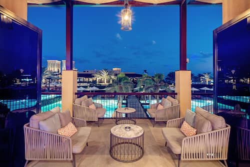7 bars/lounges, 6 beach bars, poolside bar