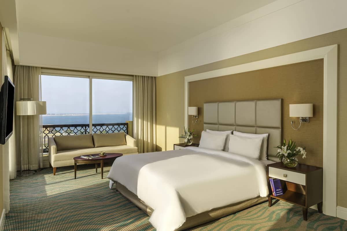 Free minibar, in-room safe, desk, free WiFi