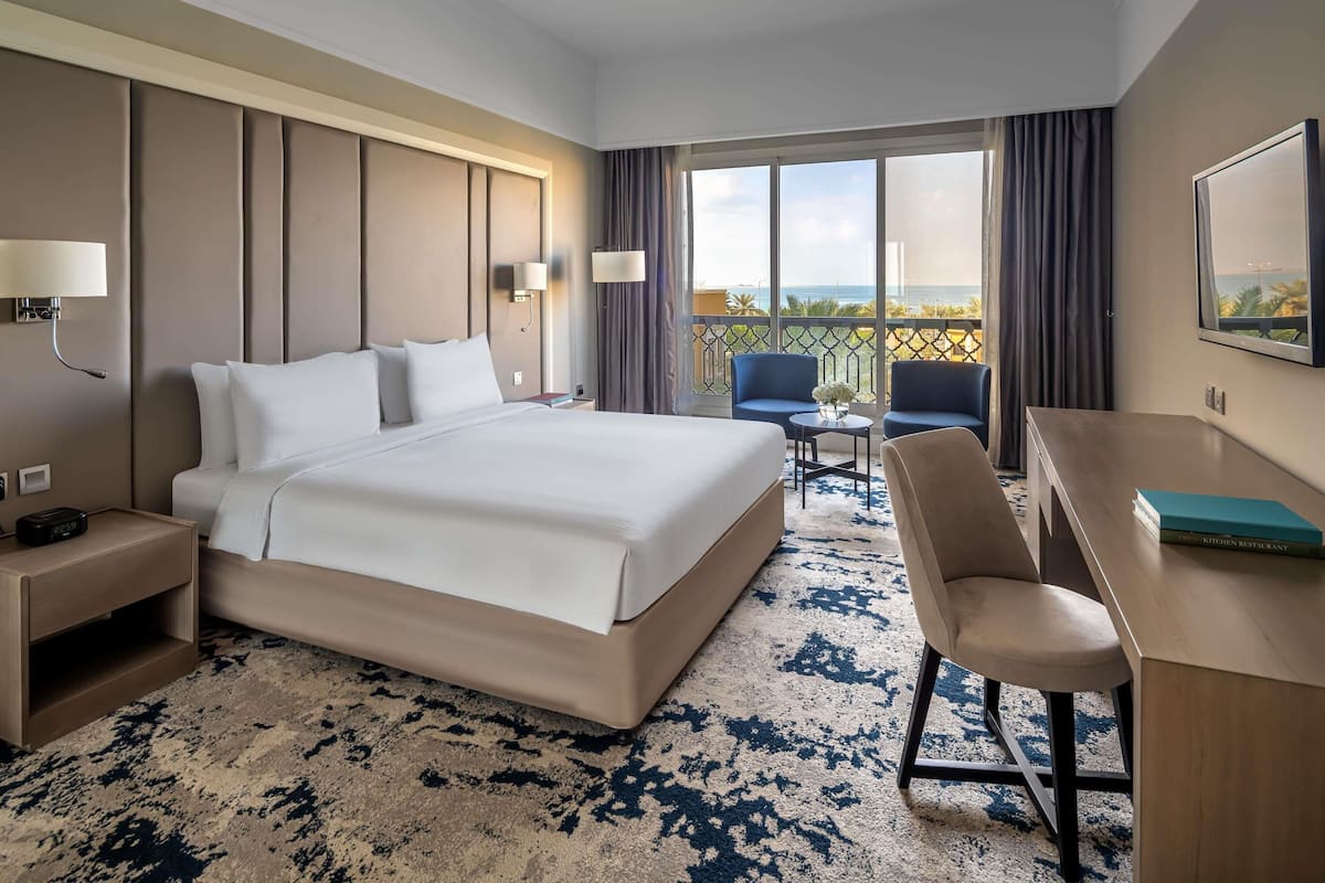 Premium Room, 1 King Bed, Garden View | Free minibar, in-room safe, desk, free WiFi