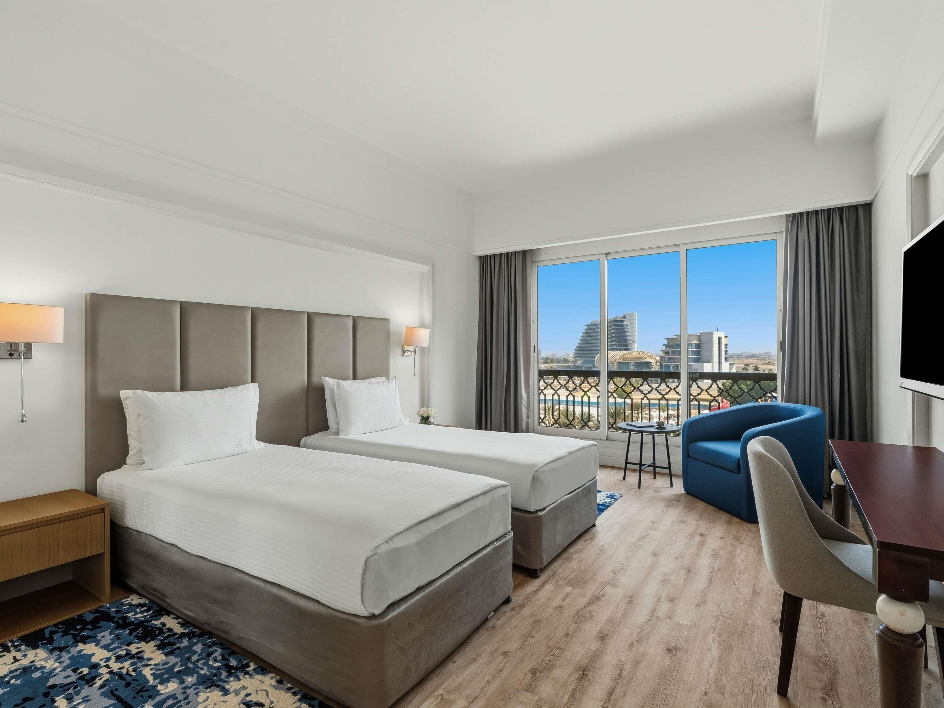 Free minibar, in-room safe, desk, free WiFi